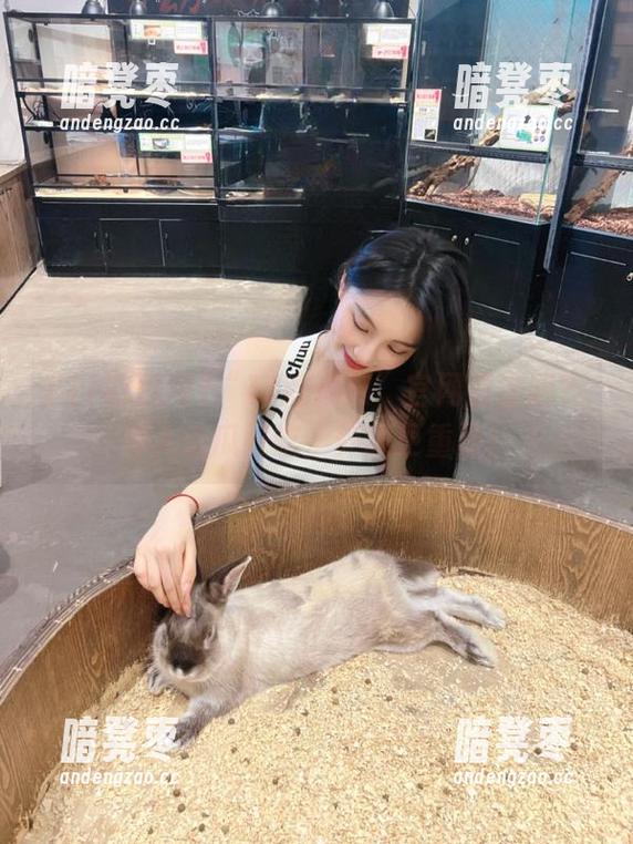 17吃瓜网 “17吃瓜网”官网靠谱吗?有人说瓜好吃,养眼更重要!