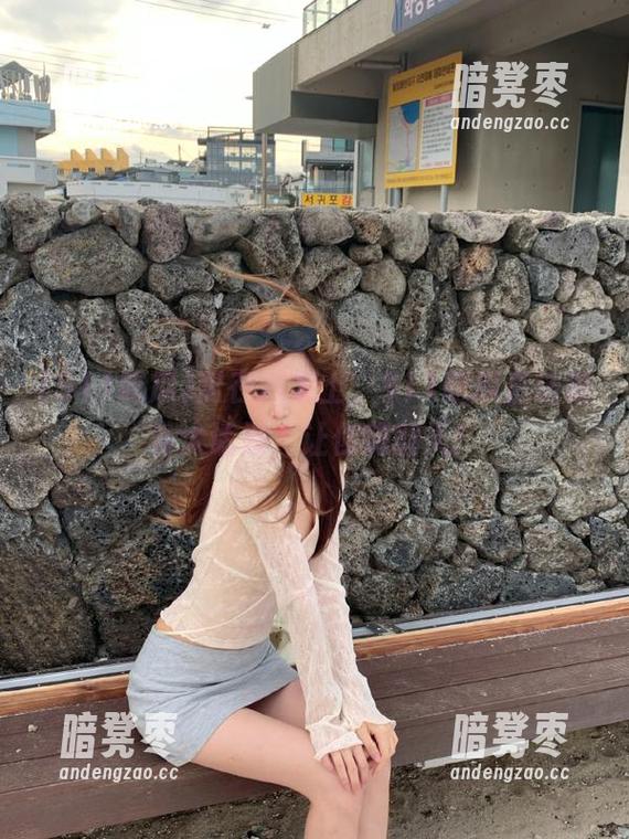 911吃瓜 窝在沙发上,911吃瓜直达到各大话题,让你嗨翻天!