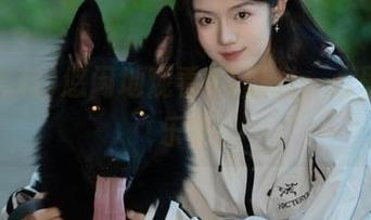 悠闲地观看91黑料，心里那个乐呀
