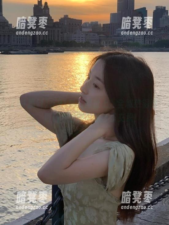 91黑料 在91黑料网址上,全城热锅而动,切面积蓉蓉瓜的苦乐交织!
