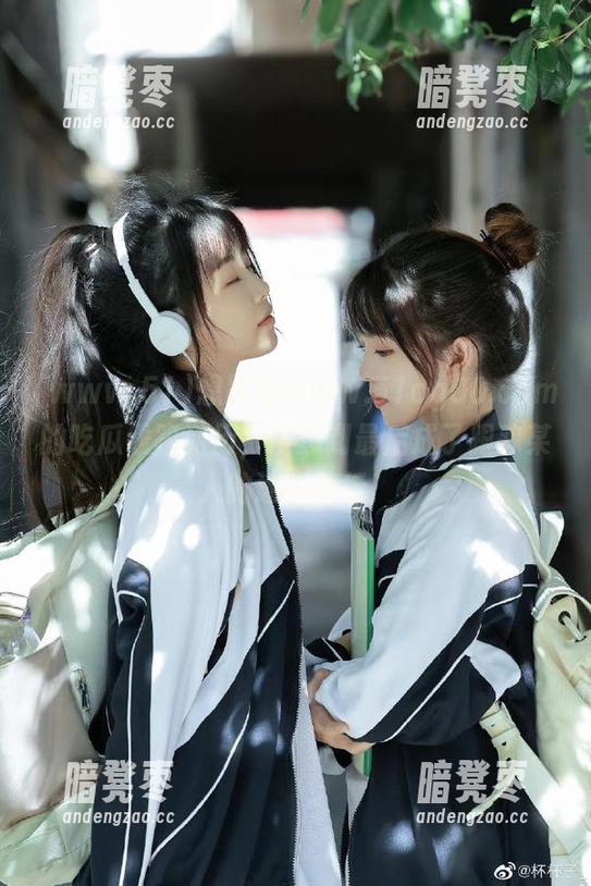 www.51 想跟着www.51cg00.com的吃瓜线路游历,没想到最后成了跟踪某人的迷失旅行!
