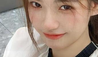 下载www.吃瓜后，我的日常：从“沙发客”变身“快递员”，领奖品要靠瓜！
