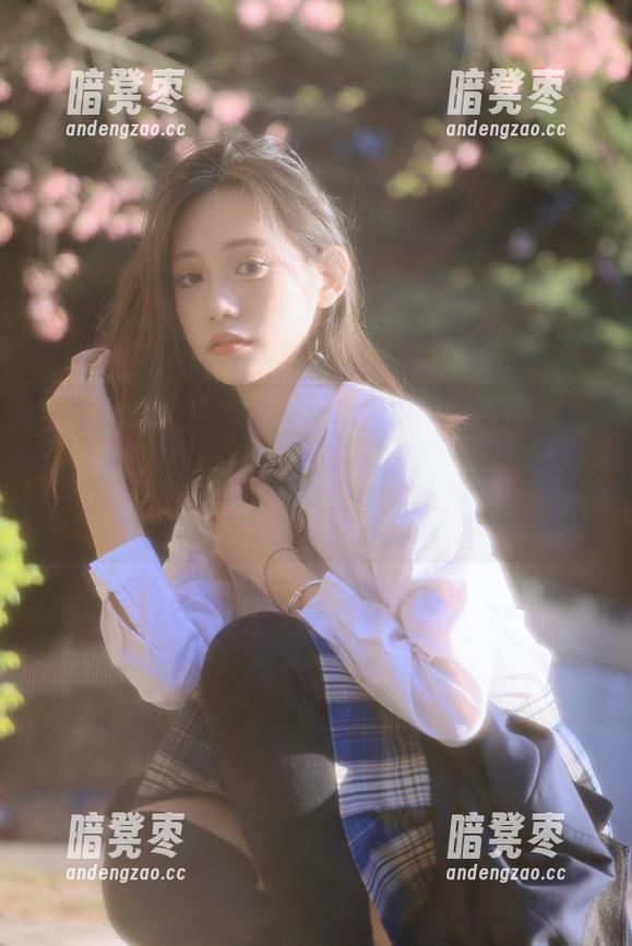一边登录全网吃瓜，一边像侦探一样查找蛛丝马迹，后来一下脑袋“咣”就撞墙了。