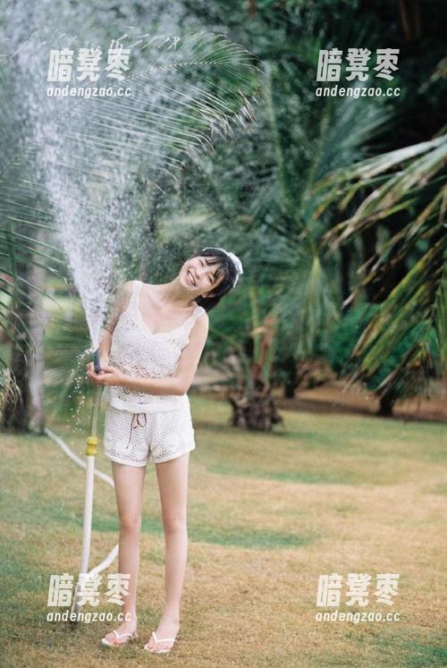 明星黑料网页：偶尔看看也是愉悦心情的小确幸。