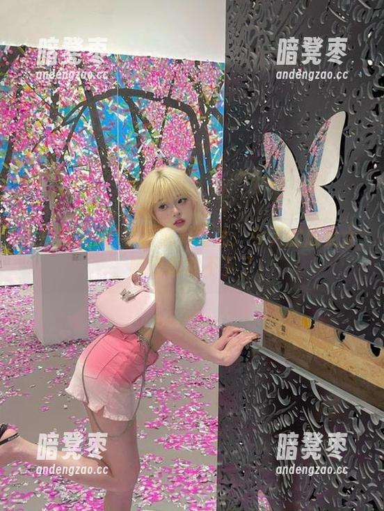 每日黑料 每日黑料直达:今天的瓜太大,嘴巴都塞不下了!