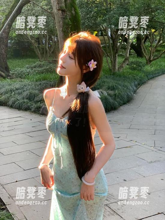 每日黑料 每日黑料网页:当你在翻阅网页时,突然涌出一波瓜,我的心脏都受不了!
