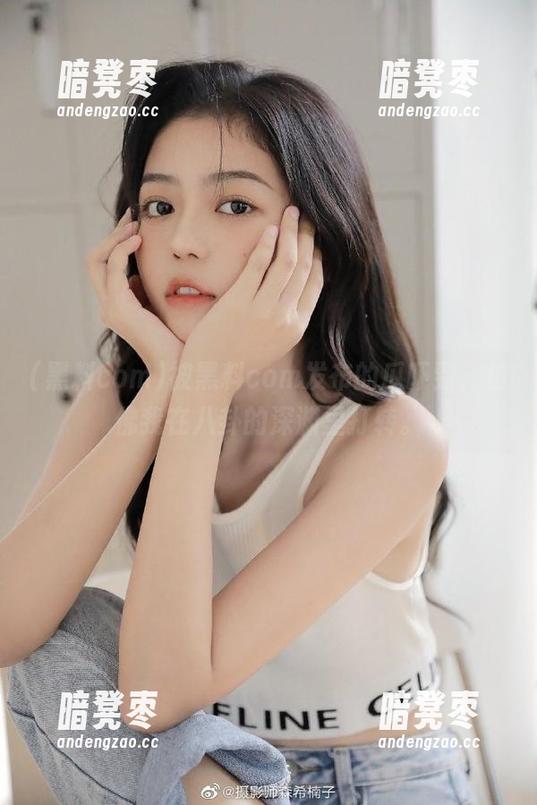 黑料com 被黑料com发布的瓜吓到,仿佛我在八卦的深渊里打转。