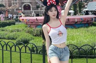 这个免费黑料社区APP，界面简洁，以至于我想：它是不是藏着我想听的？