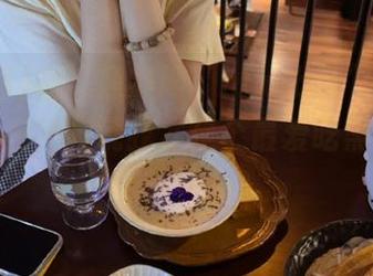 在“黑料网:hlw.bet”入口等瓜吃，突然发现我才是个最爱吃黑料的人！